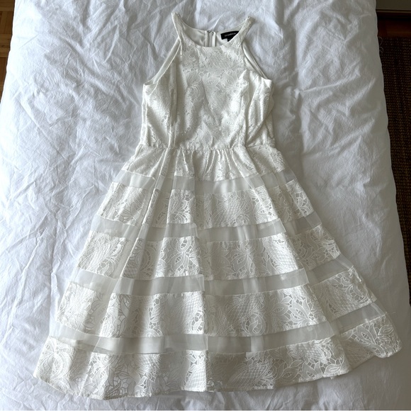 White Lace Sleeveless Knee Length Cocktail Dress Prom - Picture 4 of 6